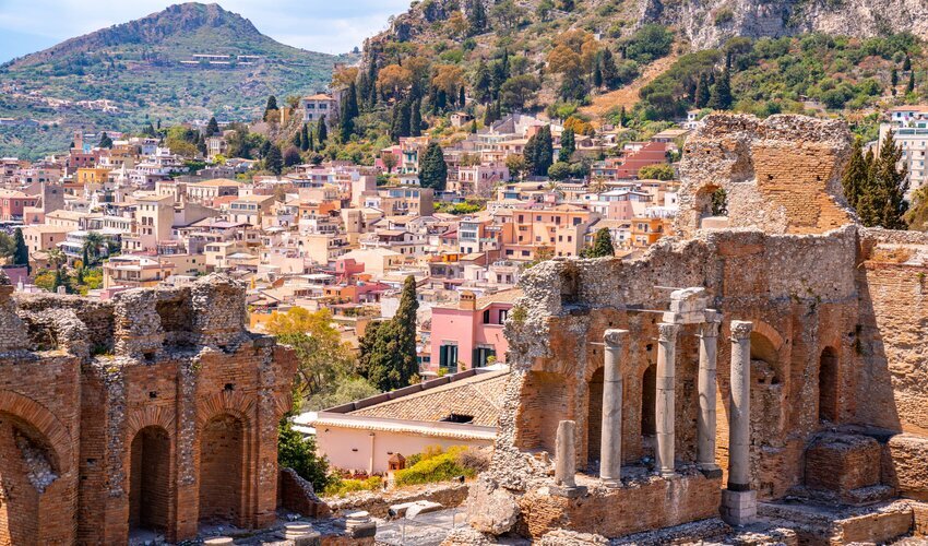 Is Sicily a good holiday destination? 